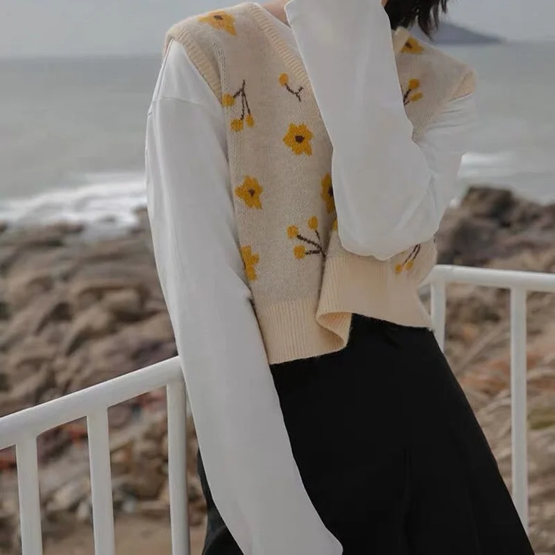

Women Sweater Vest Short Style V-neck Floral Pattern Female Sleeveless Tops Casual Sweater Knitted Vintage All-match Outwear New