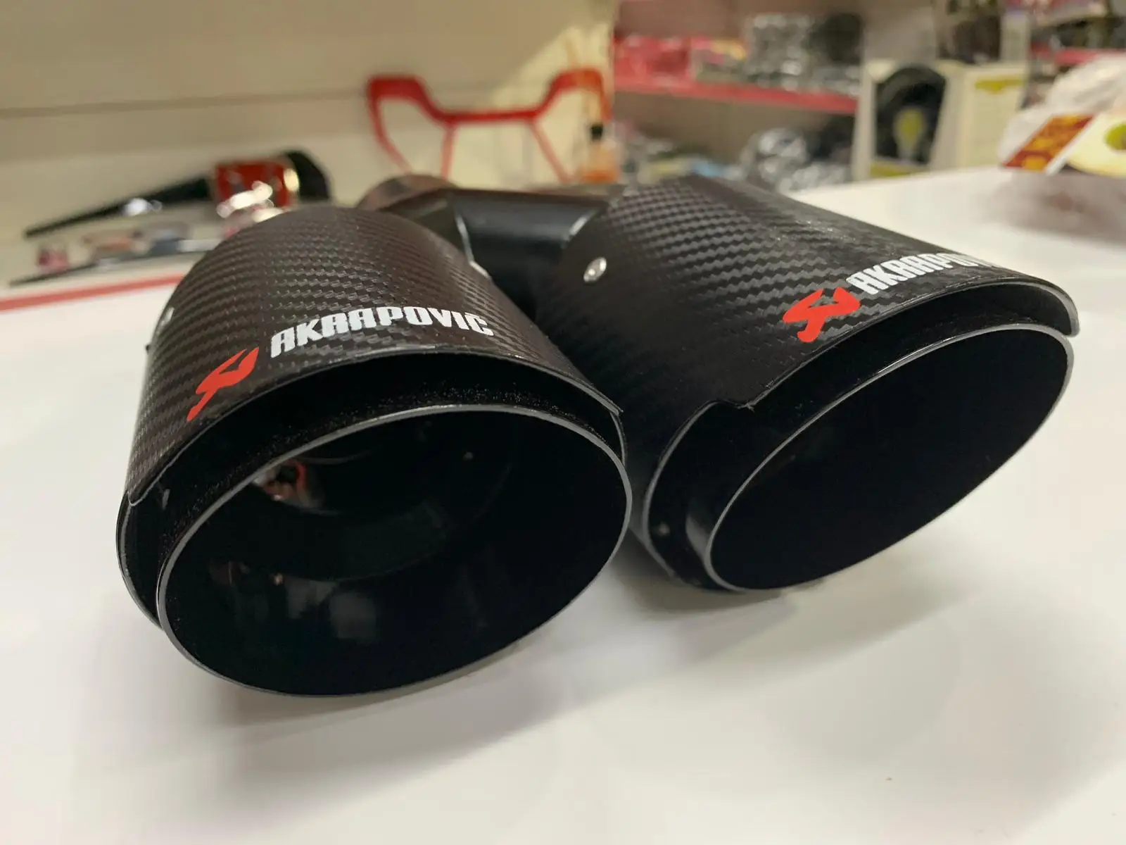 

AKRAPOV EXHAUST TIP DUAL OUTPUT CARBON 90mm (1 pcs)