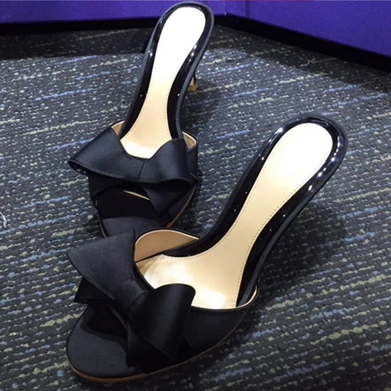 Тапки женские на высоком каблуке модные шлепанцы с бантом удобные домашние и