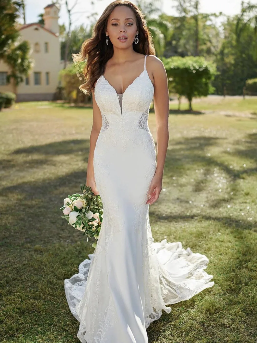 

Mermaid Wedding Dresses Spaghetti Straps Sexy V-Neck Backless Lace Appliques Sleeveless Long Sweep Train Bride Gown 2021