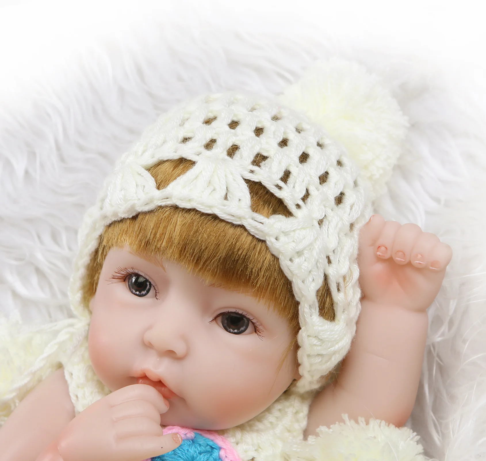 

White Sweater Hat Reborn Dolls Exquisite Xmas Gift Enlightenment Early Education Children's House Playing Toy