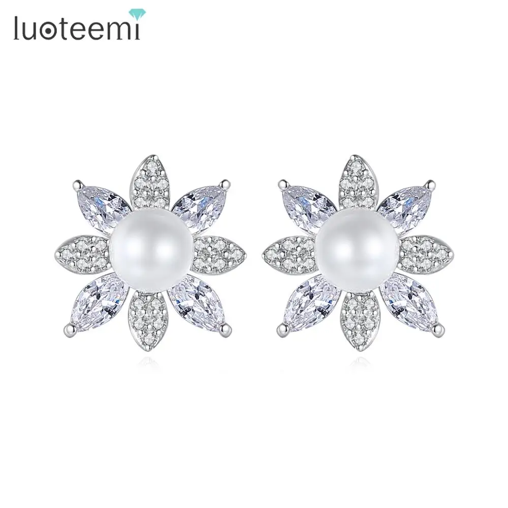 

LUOTEEMI Imitation Pearl Stud Earrings for Women Fashion Jewelry Flower Cluster Boucle D'Oreille Femme Wedding Engagement Gifts
