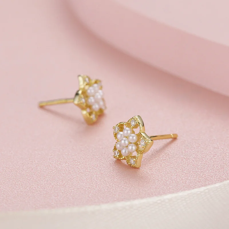 Серьги-гвоздики женские из серебра 925 пробы с искусственным белым жемчугом