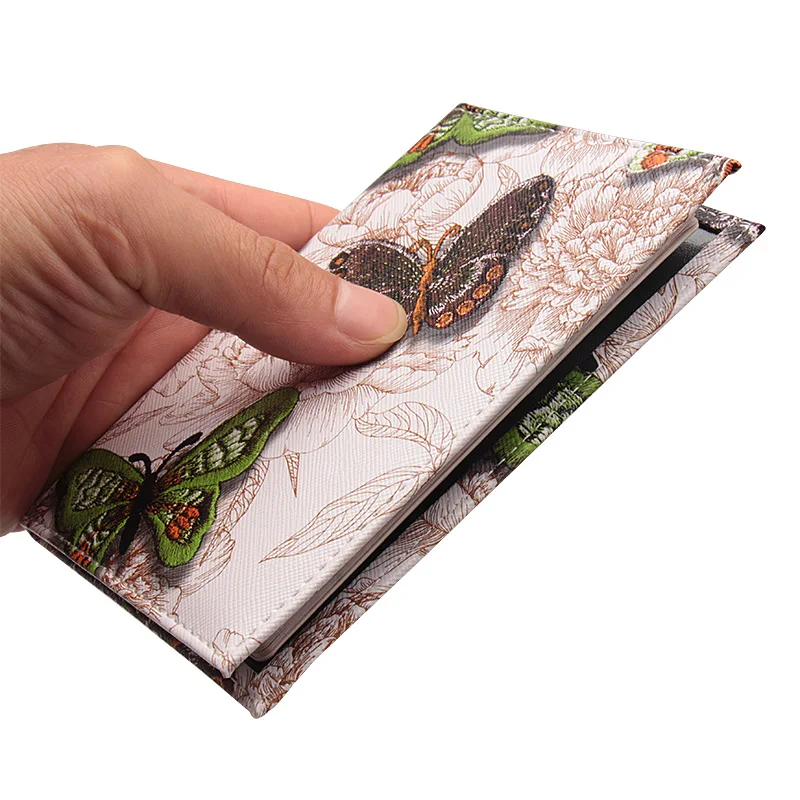 Обложка для паспорта с тиснением в виде бабочки проездного удостоверения