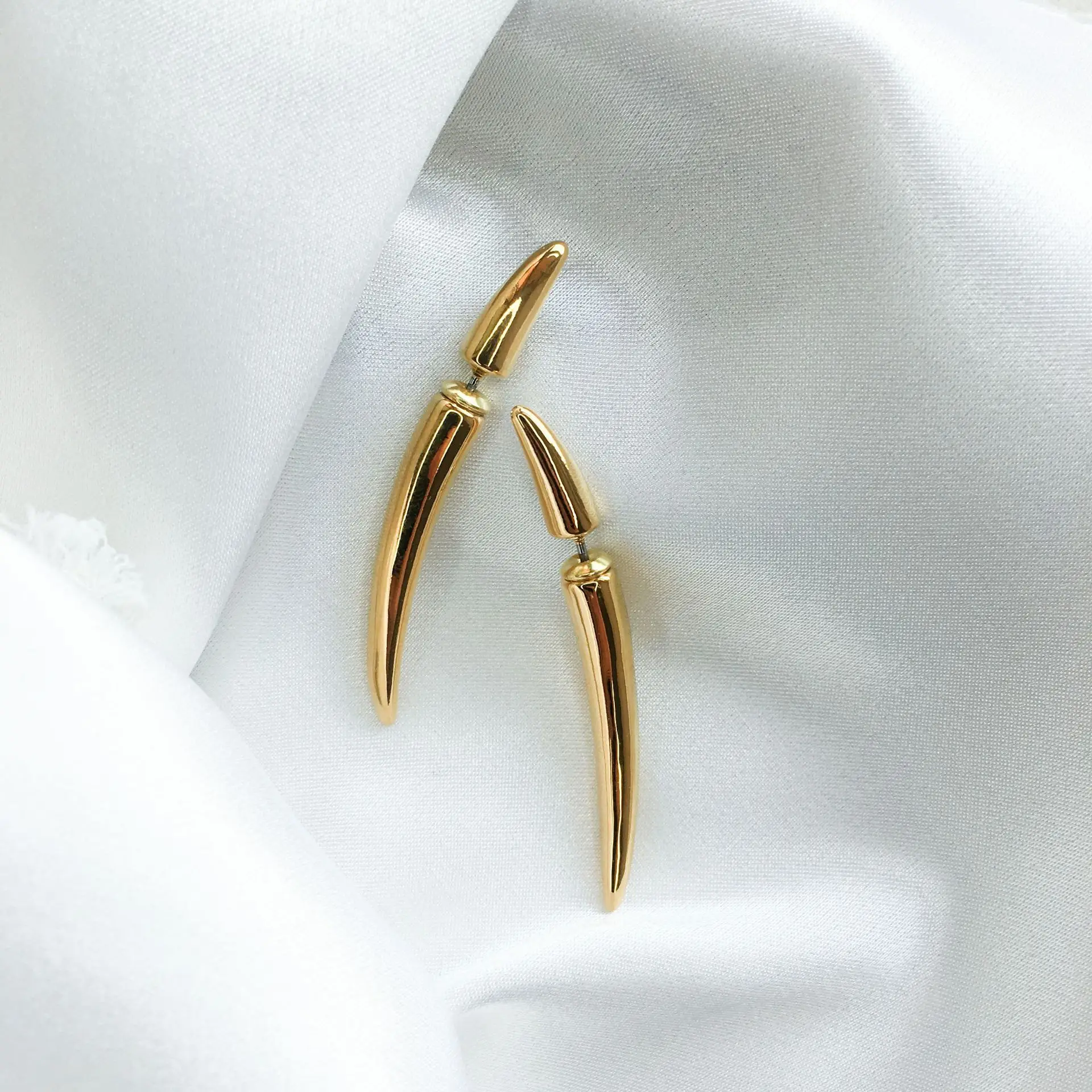 wing yuk tak Fashion Punk Horn Earrings For Women New Copper Rivet Stud Earrings Colorfast Party Jewelry Wholesale
