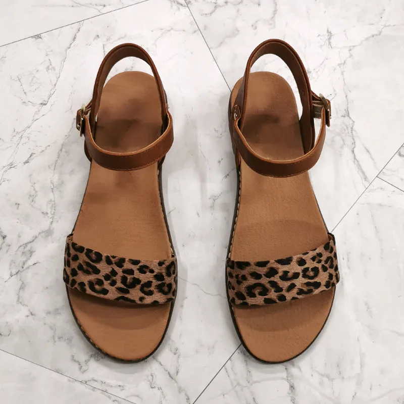 

New 2021 Women Flat Sandals Buckle Strap Gladiatro Summer Woman Sandal Comfort Leather Female Shoes Solid Flats Footwear