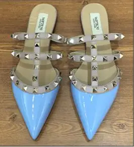 light blue shiny V/Брендовая обувь женские плоские тапочки черные туфли из лакированной кожи телесного цвета на плоской подошве женские сандалии на плоской подошве из натуральной кожи с заклепками 34-43, красная коробка - Цвет: light blue shiny