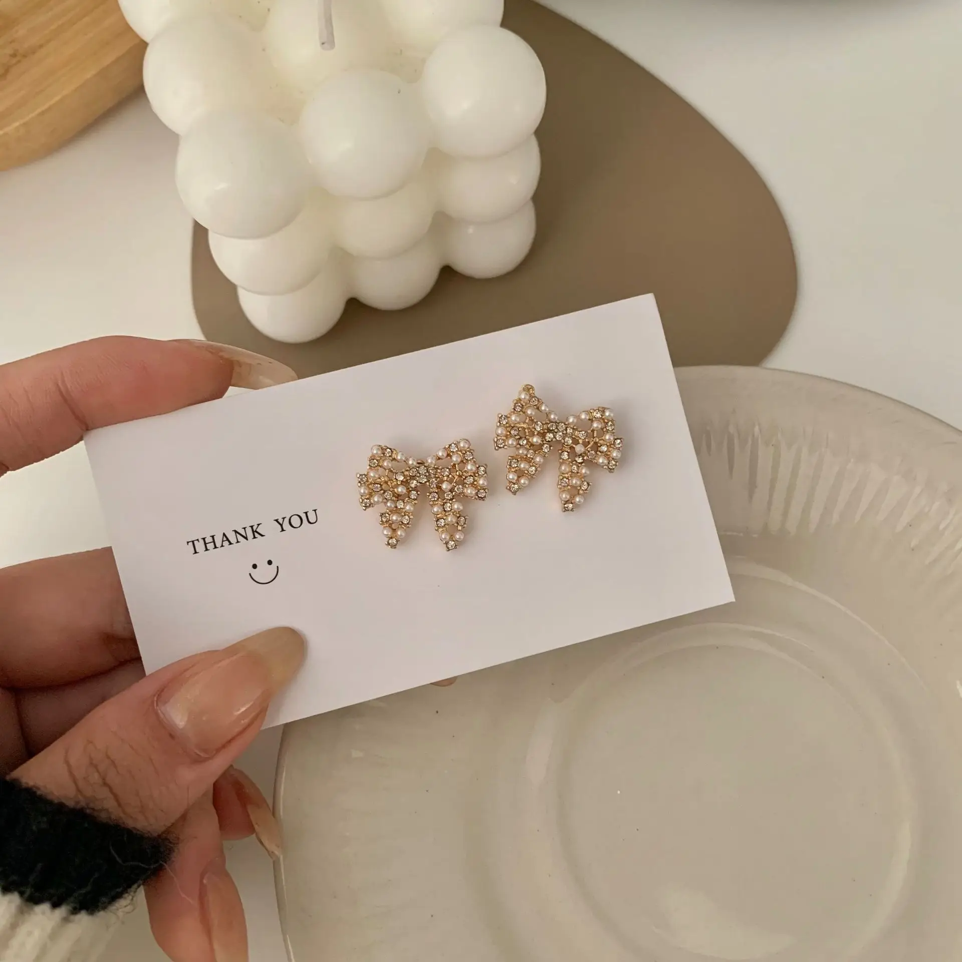 

Romantic Simulated Pearl Rhinestone Bow Bowknot Stud Earrings for Women Girl Clip On Earring No Pierced Wedding Gifts Jewelry