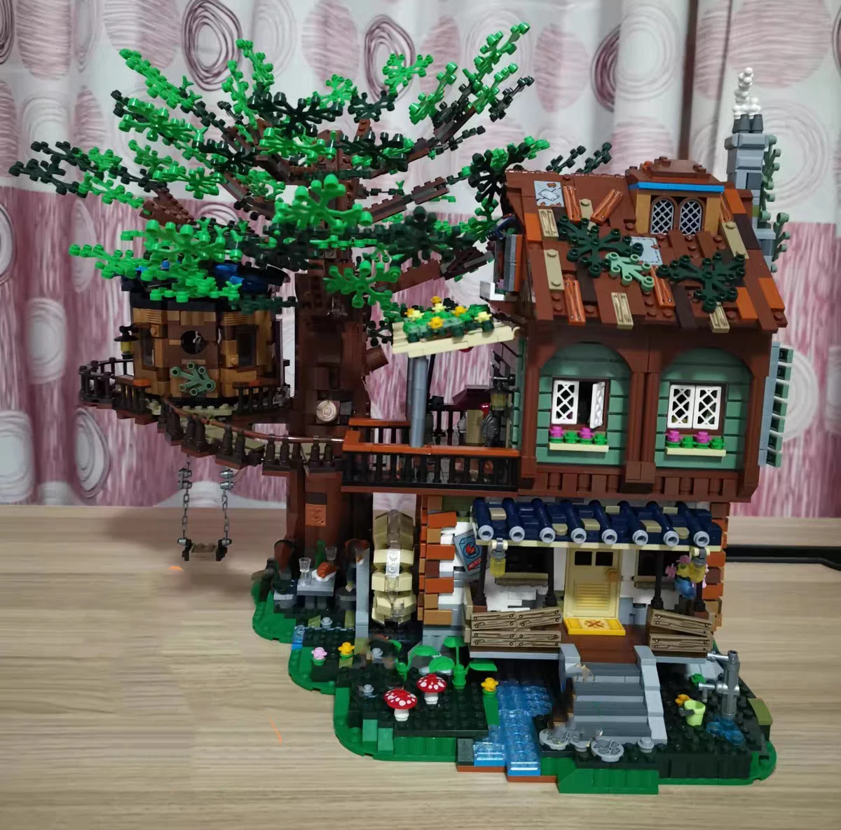 

4761pcs Forest Tree House Model Building Blocks With Figures Diy Assembly Small Particle Bricks Toys For Children Christmas Gift