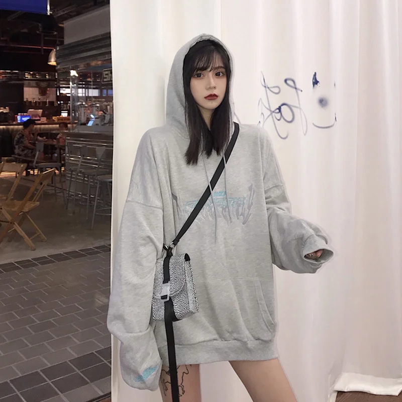 

2021 тонкие свободные вышитые буквы на осень и зиму