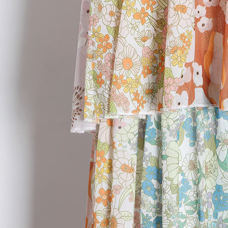 Женское платье в стиле пэчворк с рюшами на бретельках квадратным воротником и