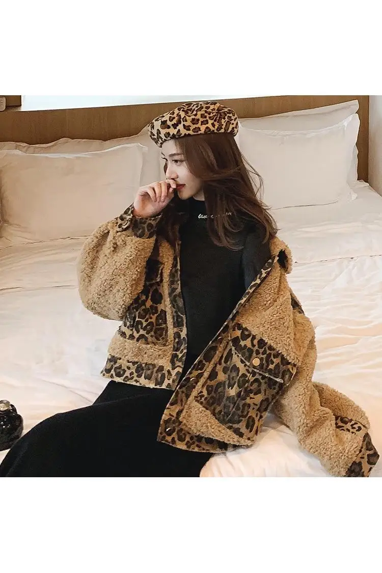 

2020 autumn and winter women's Korean version of loose lamb wool jacket student warm leopard stitching denim short padded jacket