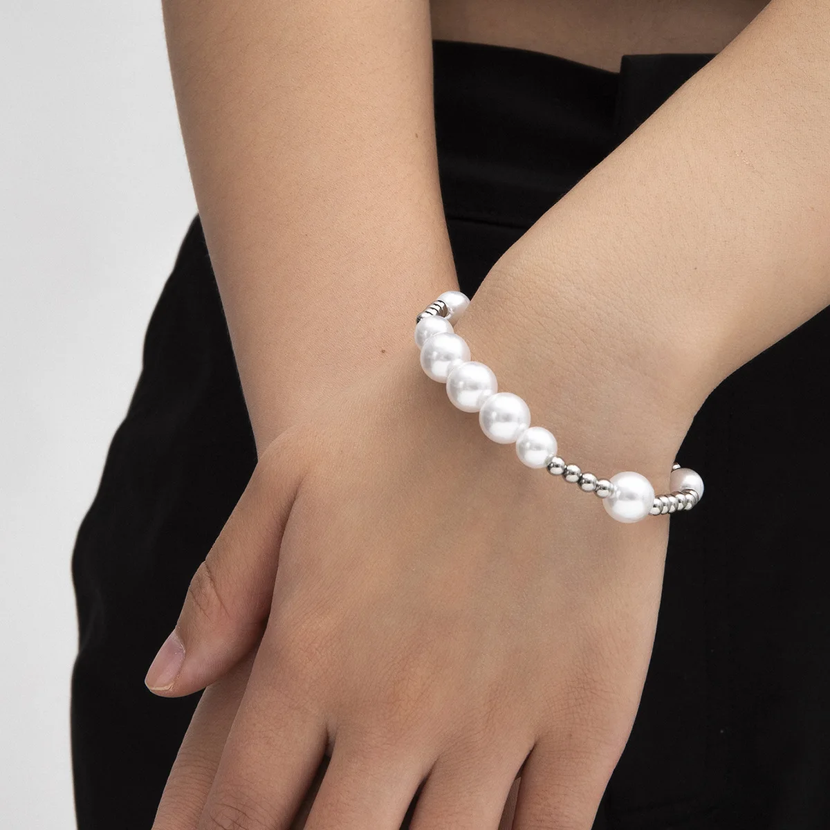 

Trendy Jewelry Simulated Pearl Bracelet Hot Selling Popular Design Silvery Plating Beads Bracelet For Women Girl Party Gifts