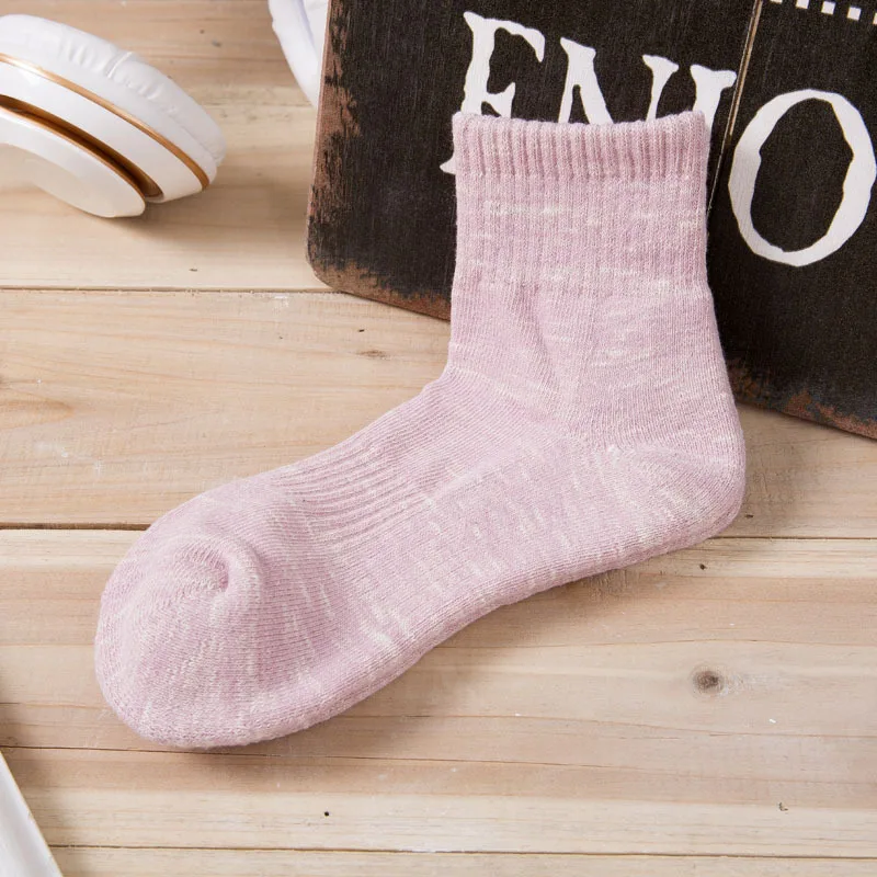 

Autumn/Winter 1 Pair/Lot Women's Thickened Cotton Socks Retro Style Breathable Sweat Socks for Outdoor Activities