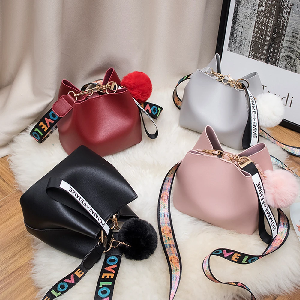 

Women Large Capacity Bucket Crossbody Bags New Style Fashion Mini Wide Strap Shoulder Fur Ball Messager Handbag Furry Ball 2021