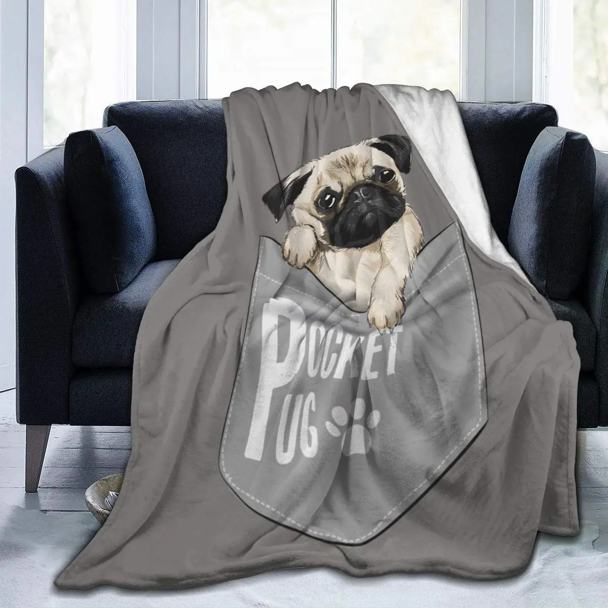 

Фланелевое Одеяло с милым карманом, уютное мягкое плюшевое одеяло серого цвета с мультяшным рисунком мопса для кровати, дивана, кресла