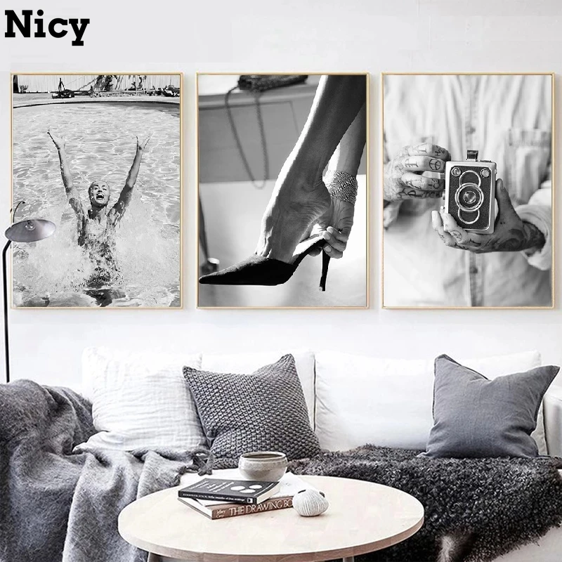 Модный плакат черный белый плавающая девушка винтажная камера цитаты холст