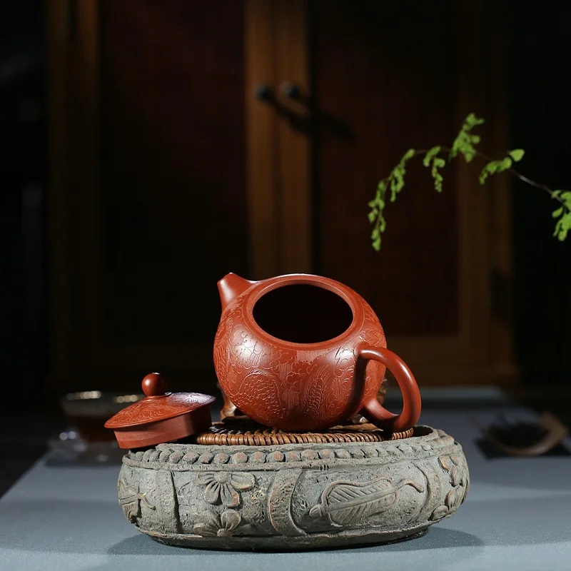 

Yixing purple clay teapot master's handmade exquisite raw material Dahongpao carving Xishi teapot kungfu tea set