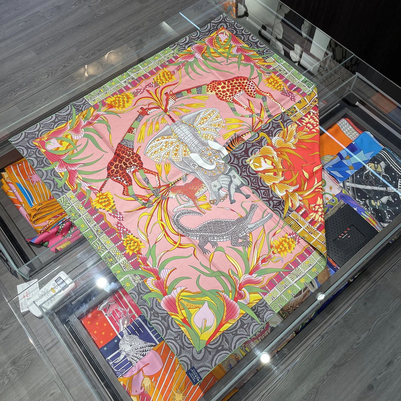 Двусторонний женский шарф из 100% шелка 90 см |