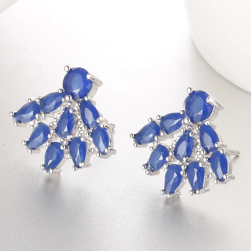 Женские классические серьги гвоздики с зеленым фианитом для вечеринок модные