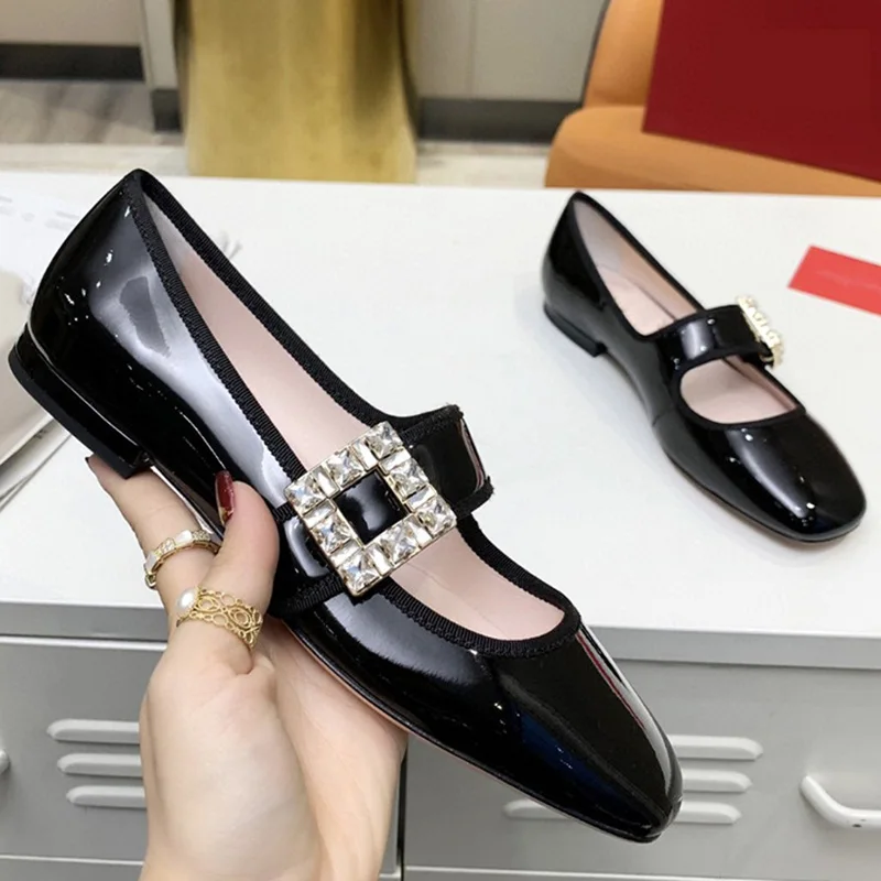 Женские ботинки из лакированной кожи на плоской подошве с квадратным носком и