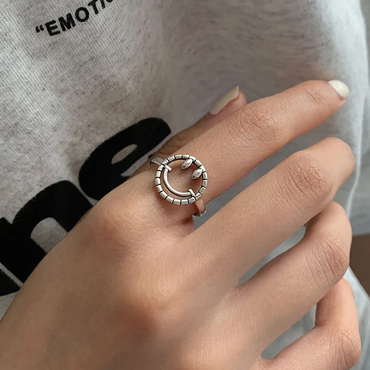 

Lucky Smile Face Ring Jewelries For Women Cool Personality Elegant Silver Color Finger Rings Ladies Jewellery Gifts