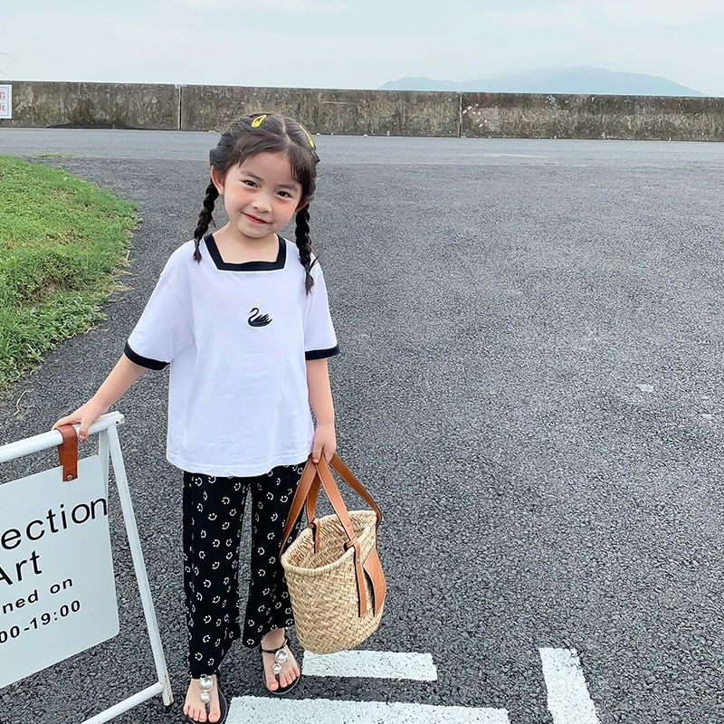 

MILA CHOU Summer Girl's Cotton Short-sleeve White T-shirt Kids Square Collar Tops Children Cute Swan Pattern Embroidery T-shirt