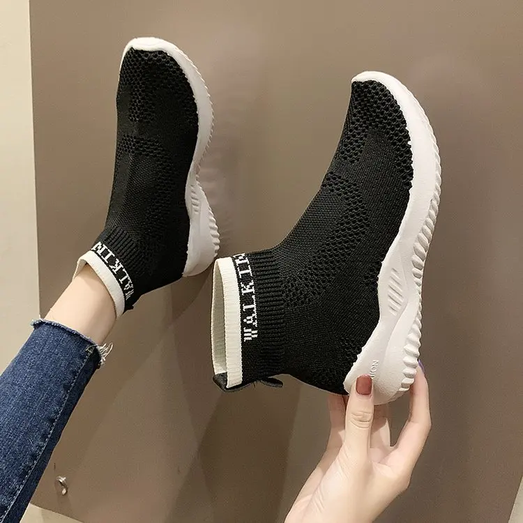 

New 2019 winter high-tops women's shoes with round ends and rubber soles