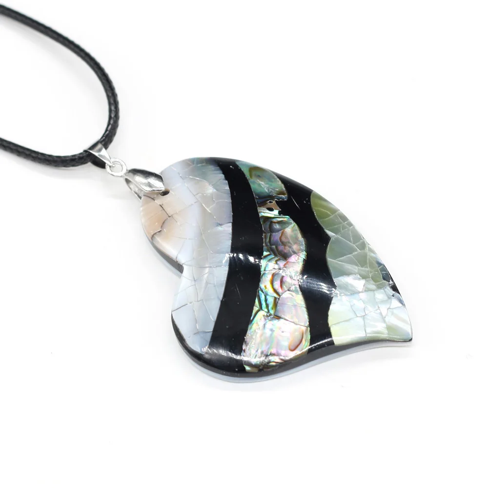 

Natural Splicing Stripe Shell Pendant Necklace Heart Shape Shell Charms Necklace for Women Men Jewelry Trendy Necklace Gift