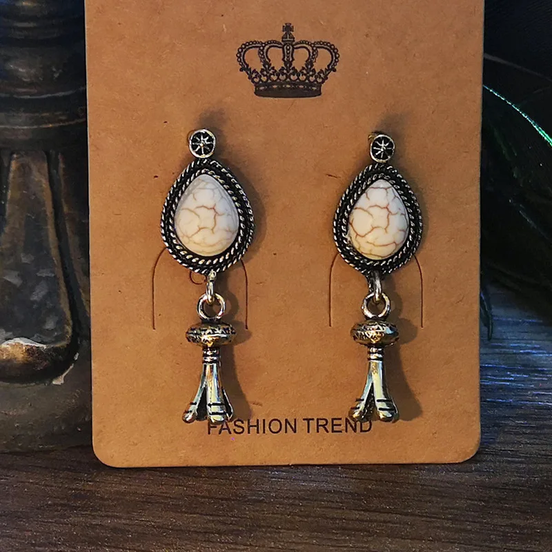 

Retro Creative Chimes Horn Flower Earrings European and American Popular Ivory White Turquoise Earrings New Earrings for Women