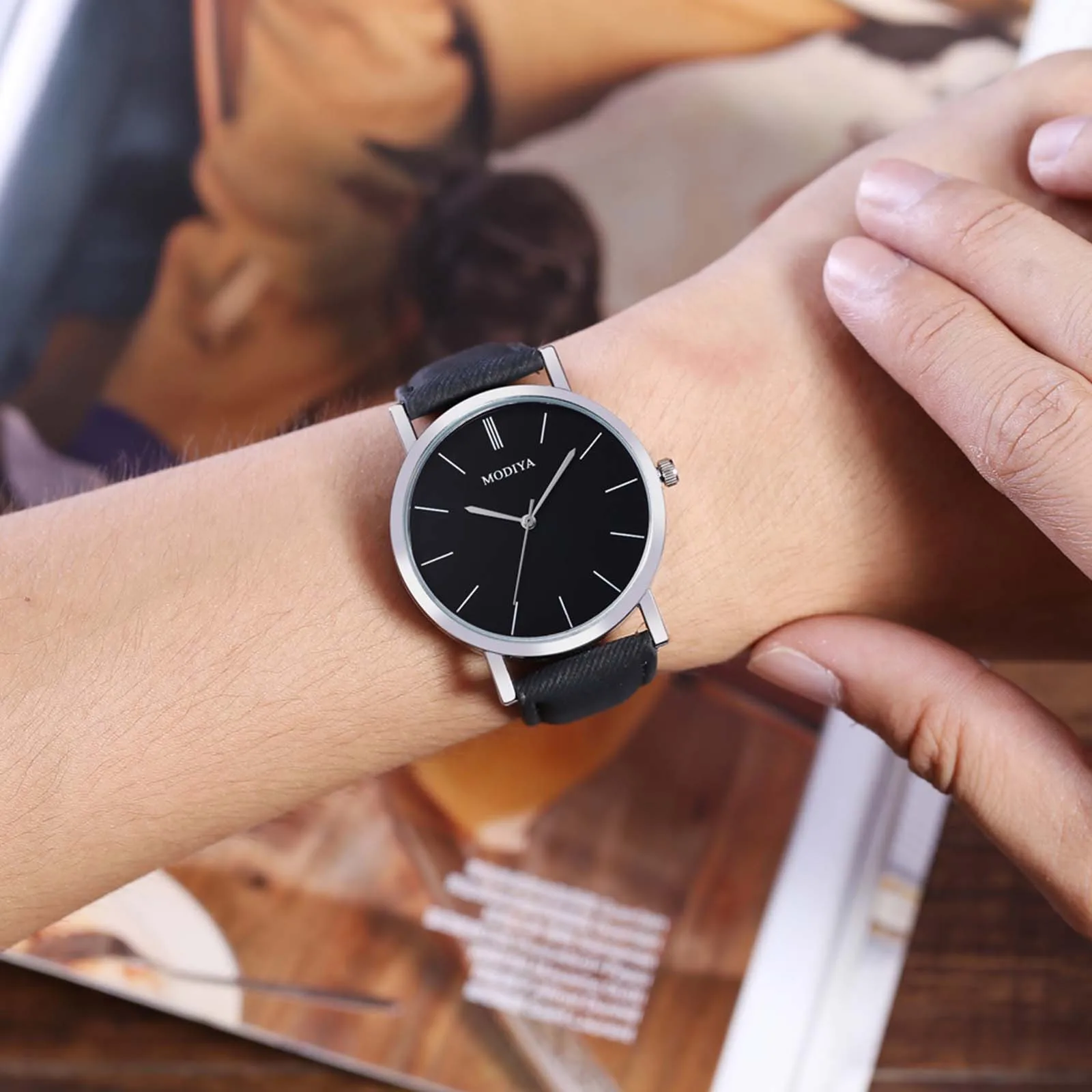 

New watch Men's And Women's Fashion Leather Belt Sport Quartz Wrist Analog Watch women watch luxury stainless relojes para mujer