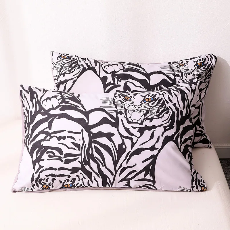 Комплект постельного белья из трех предметов с изображением белого тигра и