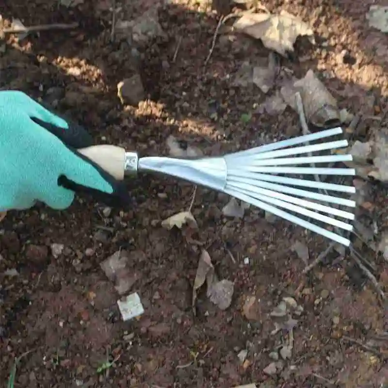 

Garden Nine-tooth Rake Small Rake Flower Soil Rake Rake Steel Leaves Wooden Rake Gardening Rake Rake Nine-tooth H W4F6