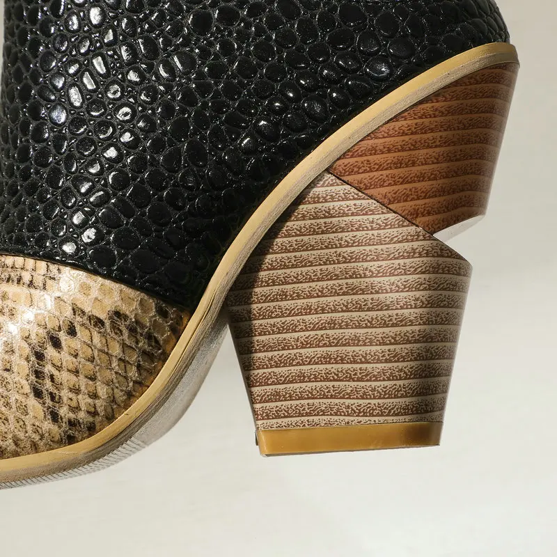 Сандалии женские на танкетке с открытым носком удобные модные тапочки цвет