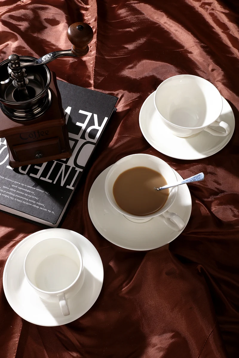 

Простые современные скандинавские белые чашки и блюдца для путешествий, европейские многоразовые чашки и блюдца, набор, милые кубеки до ...