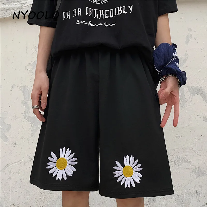 

NYOOLO Vintage streetwear daisy Flowers embroidery loose straight shorts women men Summer elastic waist hip hop black shorts