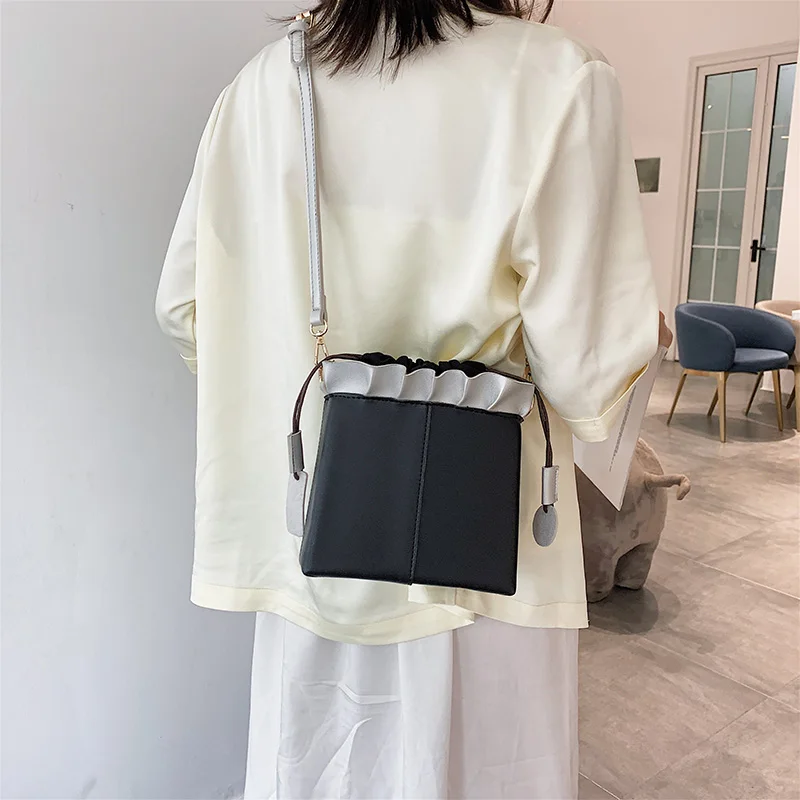 Summer small bag female 2020 new tide fashion western style shoulder messenger Korean simple bucket | Багаж и сумки