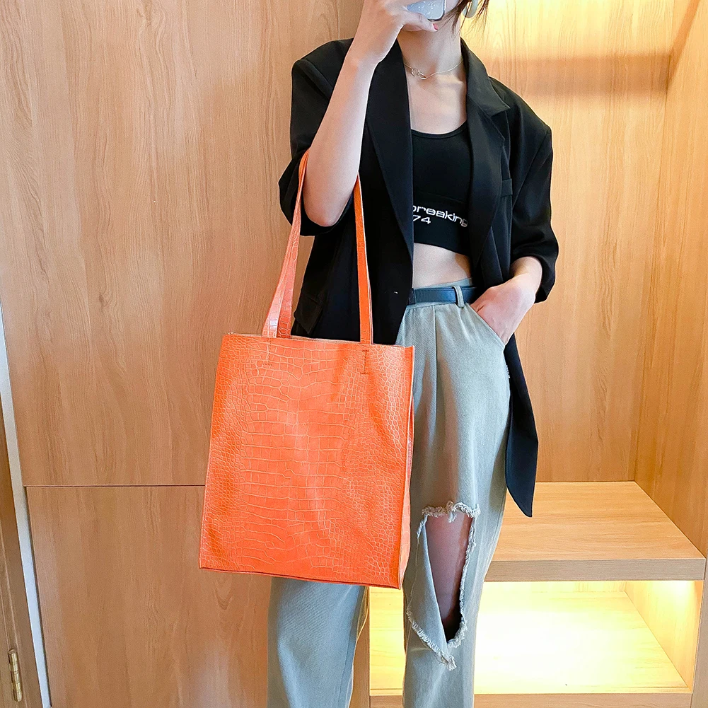 

Сумка на плечо женская из экокожи, модный вместительный саквояж на плечо, портфель крокодиловый, повседневная дорожная сумочка-тоут