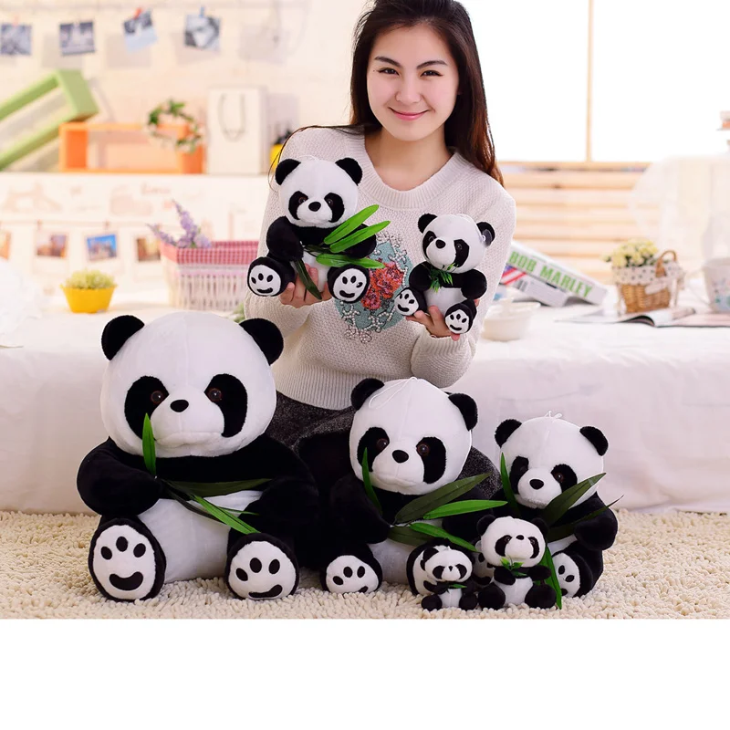 

Прямая поставка 1 шт. яркая забавная панда с бамбуковыми листьями плюшевая игрушка мягкая мультяшная животное черная и белая панда Мягкая к...