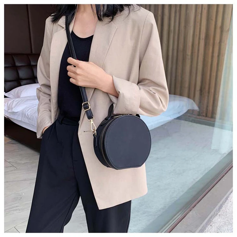 Новая женская сумка через плечо матовая маленькая черная в стиле ретро простая