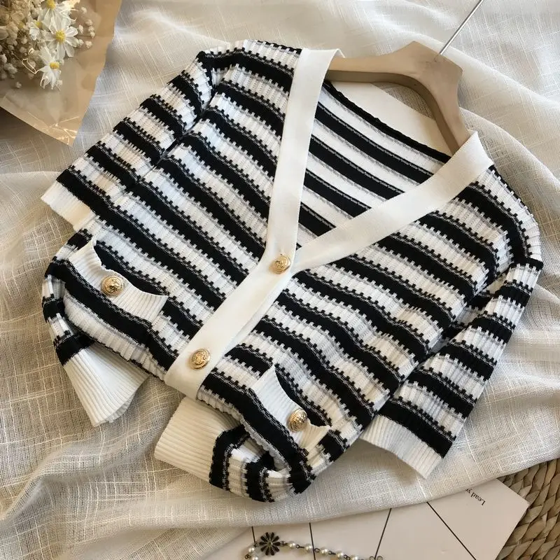 

2021 Spring and Summer New Fashion Foreign Style Stripe Splicing Short Sleeve Thin V-neck Versatile T-shirt