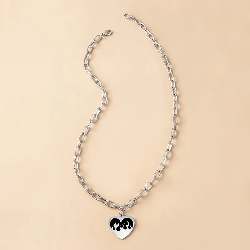 Ожерелье с подвеской в виде сердца из нержавеющей стали черным пламенем стиле