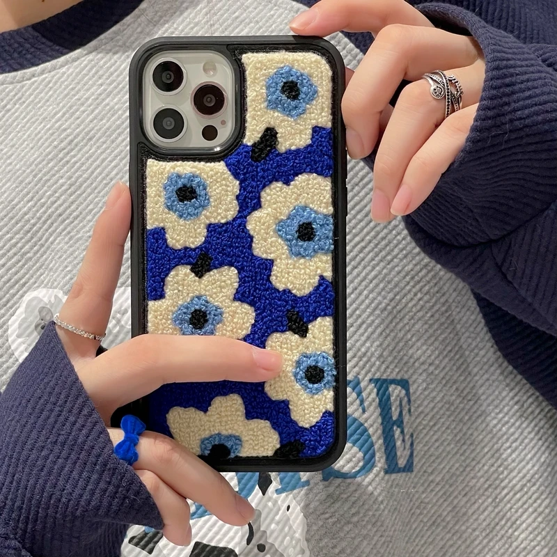 

Korean Cute Fuzzy Plush Daisy Flower Phone Case For iPhone 11 12 13 Pro XS Max X XR 7 8 Plus Winter Soft Shockproof Back Cover
