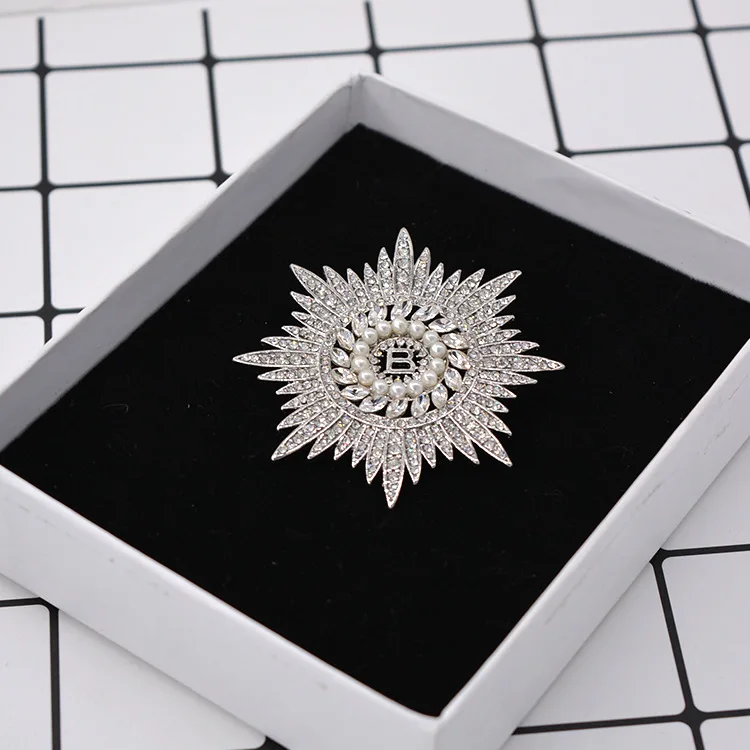 2019 full crystal runway baroque star B word brooch coat snowflakes brooches accessories | Brooches