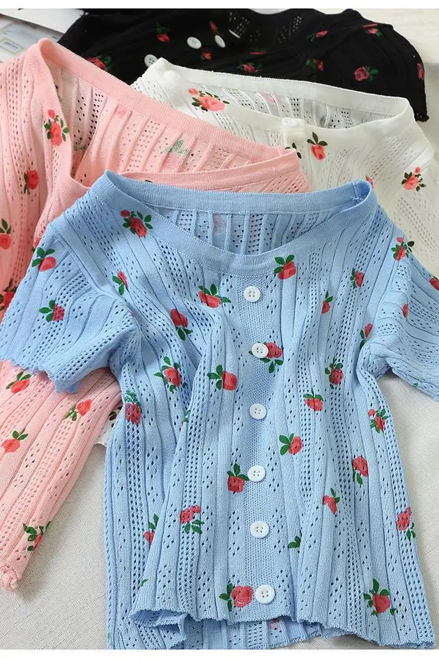 

Sweet Elegant Younger T-shirt Hollow-out Slim -Fit Short Floral Breasted Top Women 's Sweater
