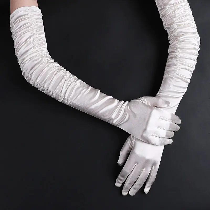 Фото Короткие бежевые кружевные свадебные перчатки с коротким дизайном дешевые