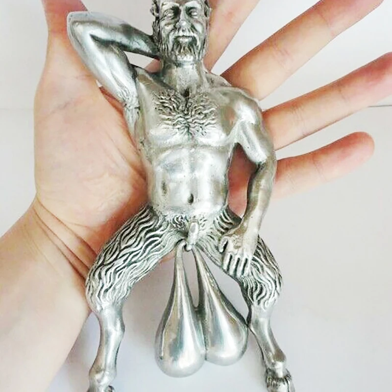 

Funny Old Man with Special Door Knocker Pendant Figure Model Doorbell for Front Door Garden Home Decoration