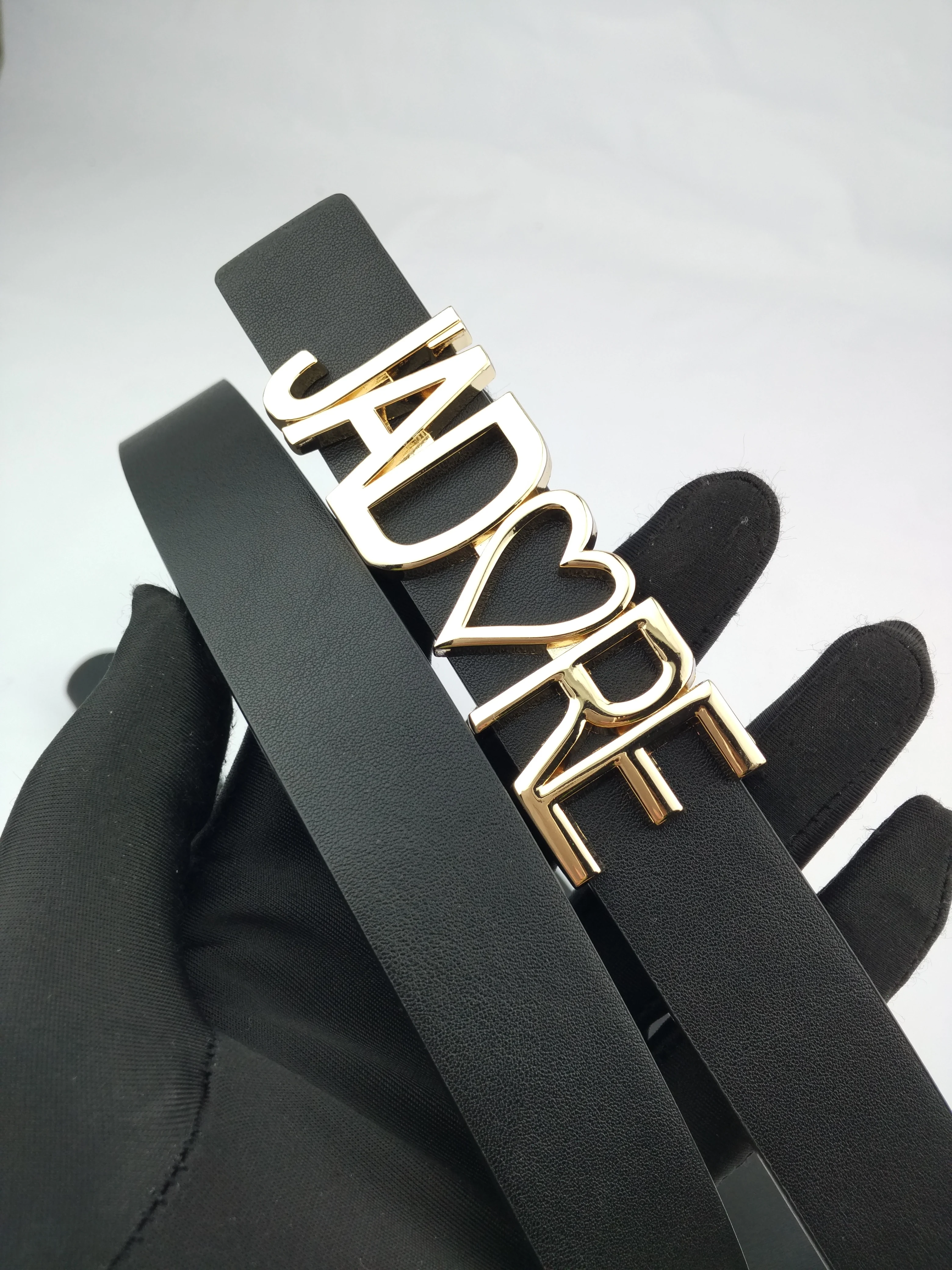 Ремень с пряжкой в форме сердца для мужчин и женщин модный кожаный пояс разных