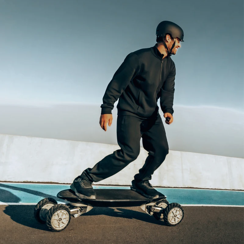 Longboard elettrico fuoristrada H9V 40 km/h Skateboard elettrico 700W Dual drive Scooter in fibra di carbonio e-board