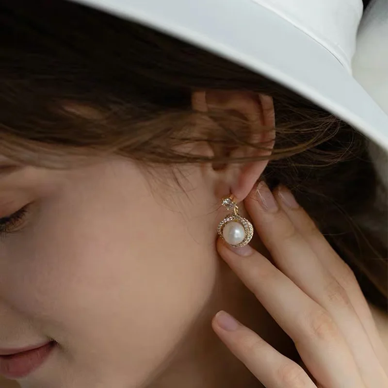 

Korean Fashion Geometric 100% Real Pearl Stud Earrings New Luxury Elegant Cute Earrings for Women Fashion Wedding Party Jewelry